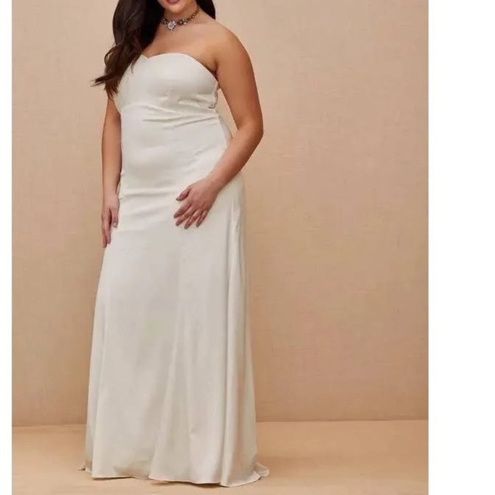 NWT Torrid Ever After Ivory Strapless Satin Wedding Dress Gown 16 Sweetheart